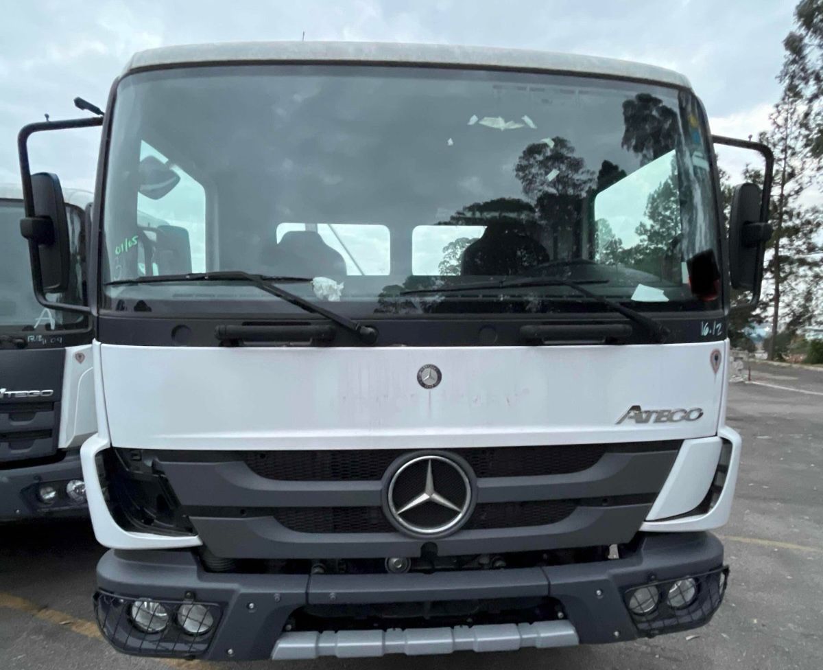 Caminhão Plataforma Mercedes-Benz 2730 6x4 – Zero Km - Imagem 4