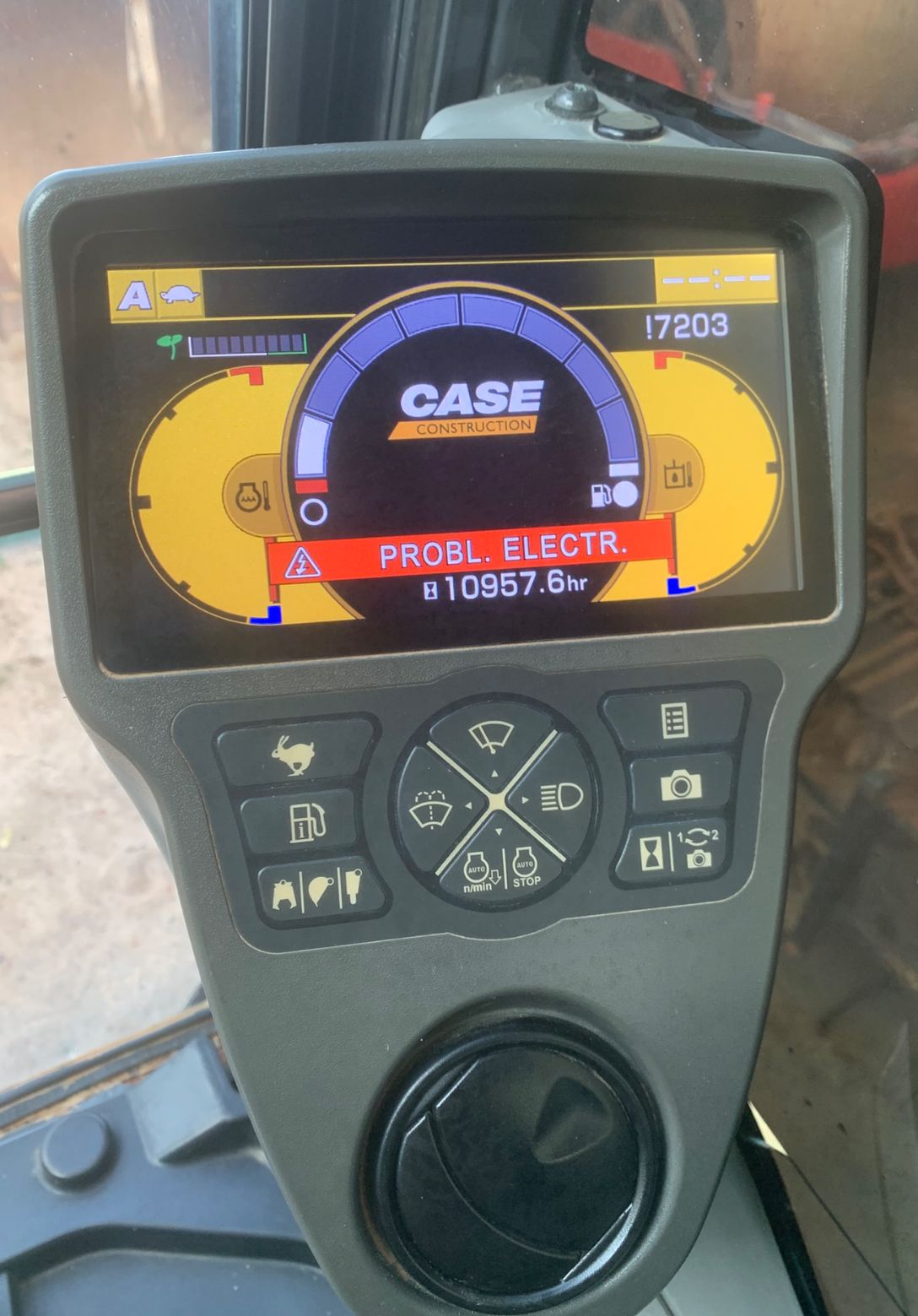 ESCAVADEIRA CASE CX220B – OPORTUNIDADE - Imagem 7