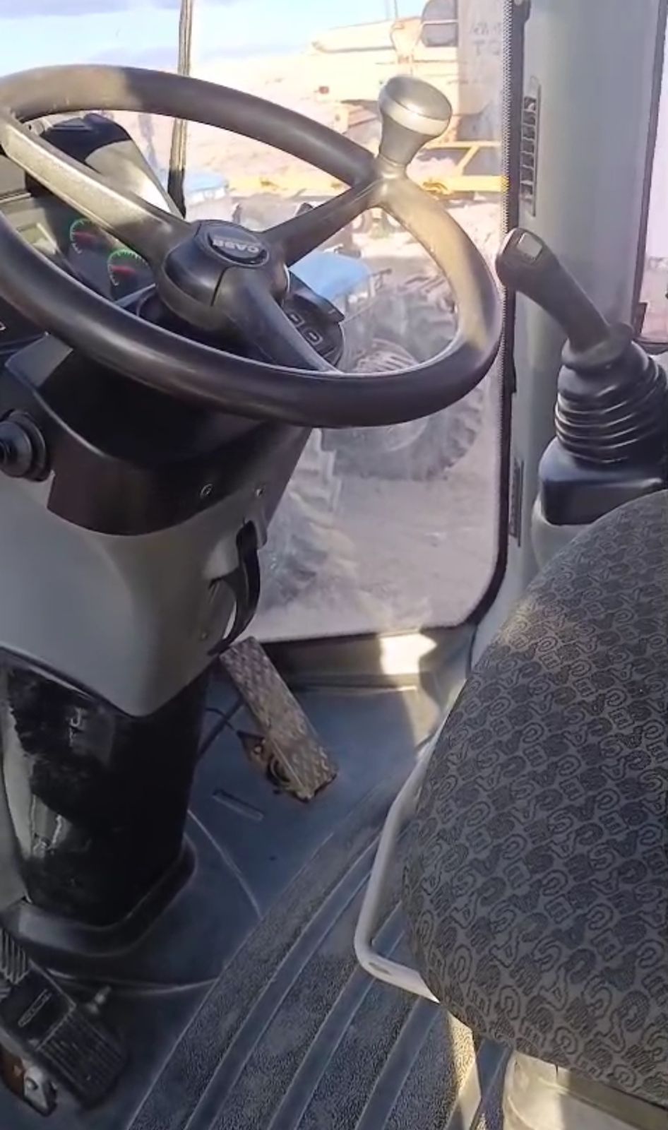 PÁ CARREGADEIRA CASE 721 – OPORTUNIDADE IMPERDÍVEL - Imagem 4