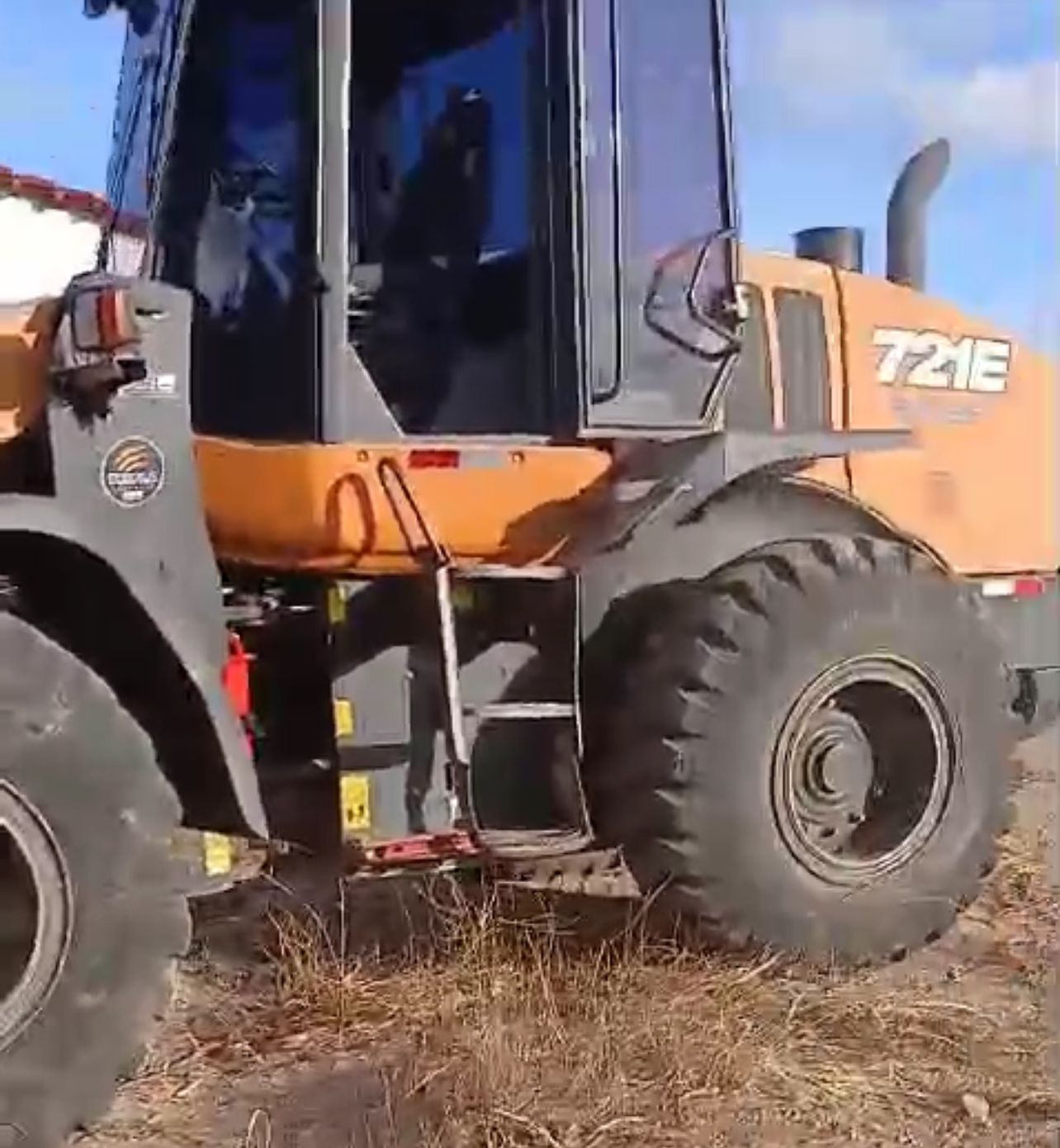 PÁ CARREGADEIRA CASE 721 – OPORTUNIDADE IMPERDÍVEL - Imagem 3