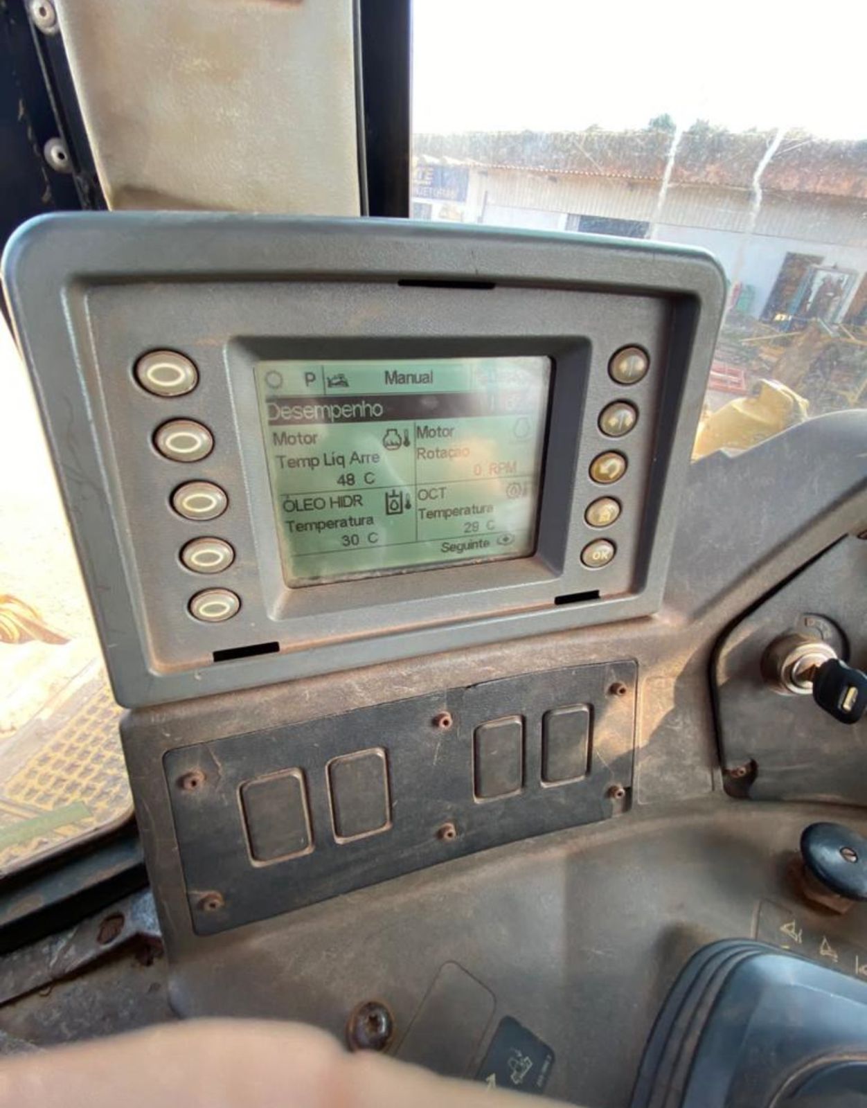 TRATOR DE ESTEIRAS CATERPILLAR D8T - Imagem 9