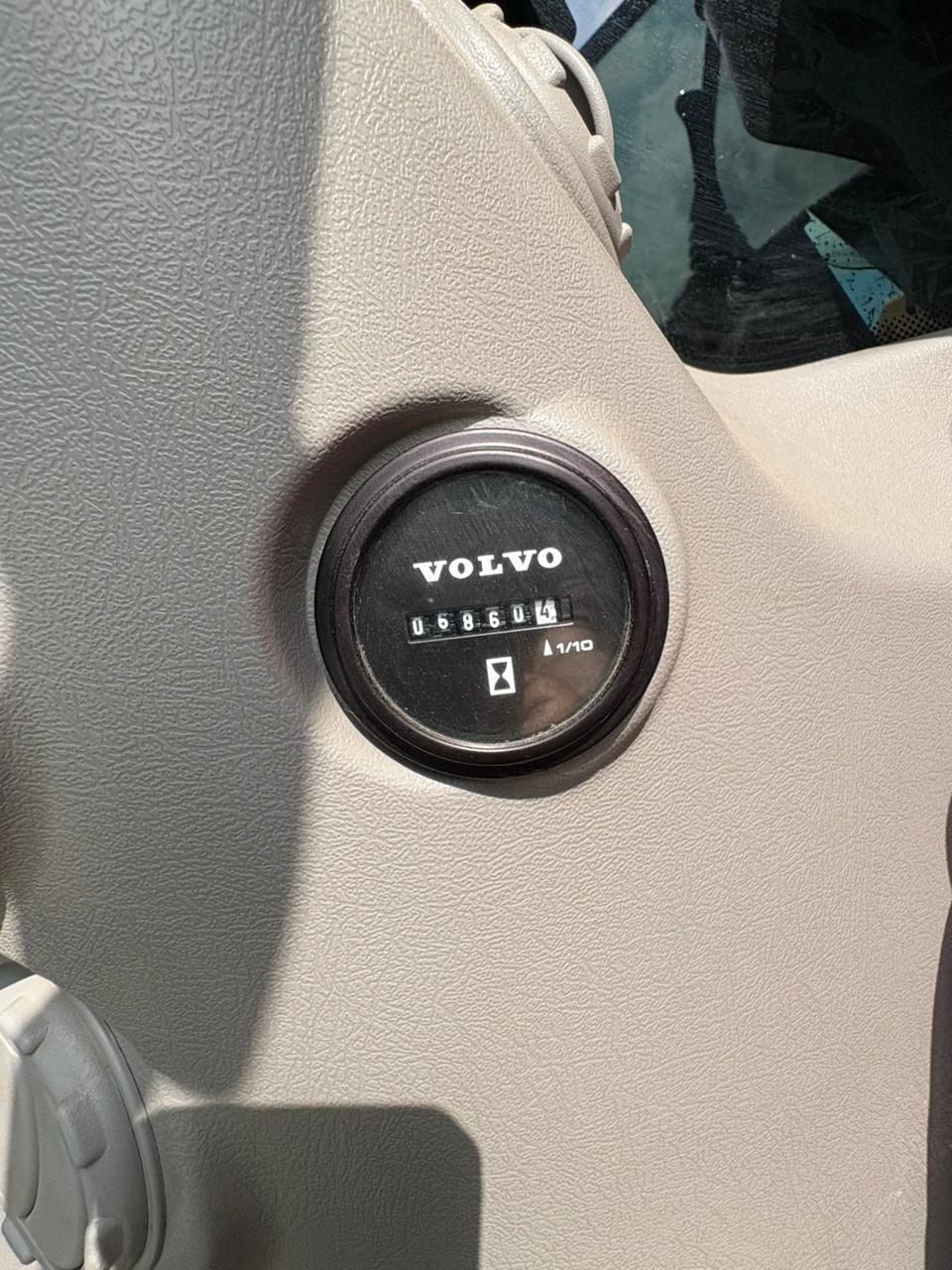 ESCAVADEIRA VOLVO EC220DL – 2020 - Imagem 3