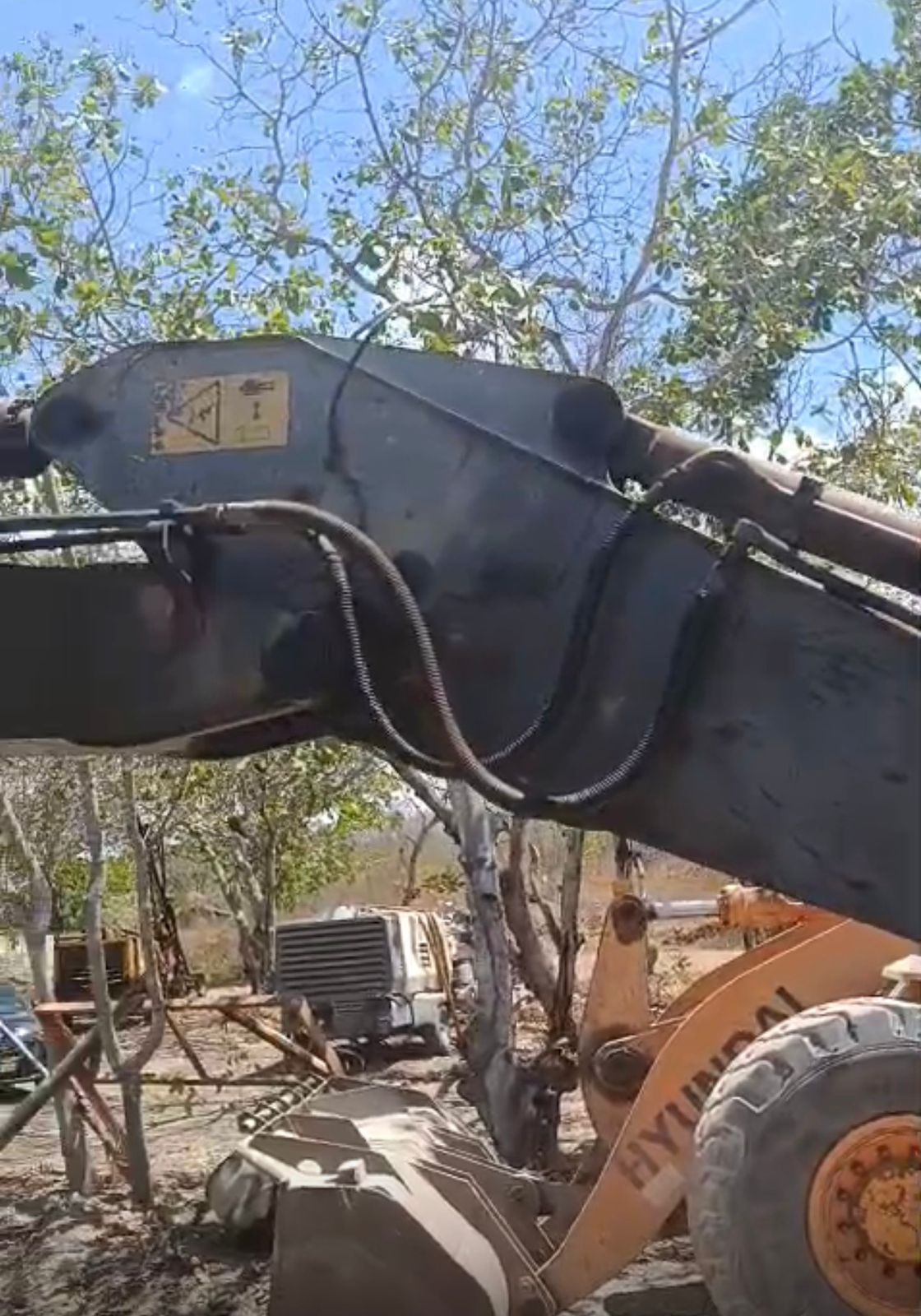 ESCAVADEIRA VOLVO EC210BLC – 2014 - Imagem 4