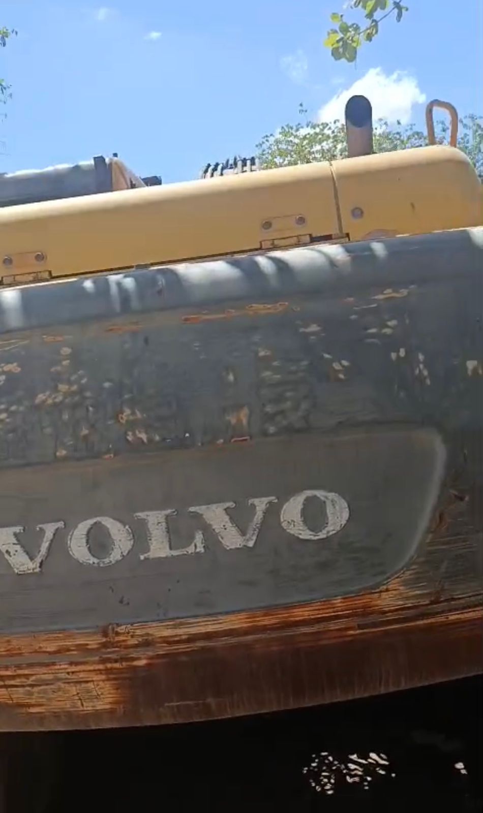 ESCAVADEIRA VOLVO EC210BLC – 2014 - Imagem 5