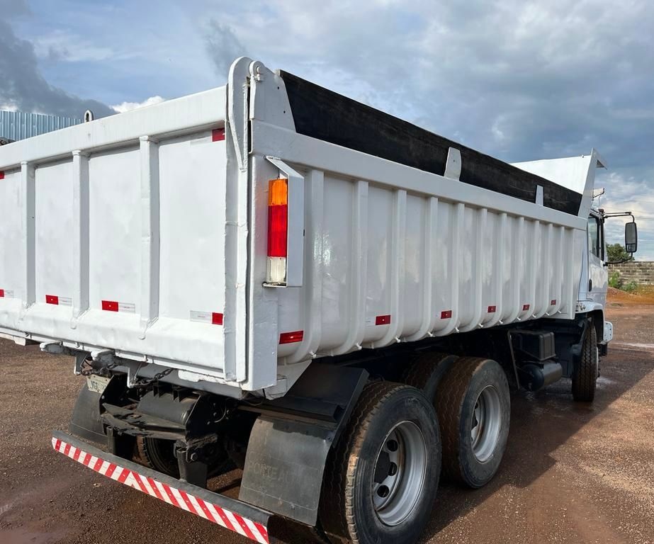 CAMINHÃO BASCULANTE MERCEDES-BENZ 2423 6X4 - Imagem 3