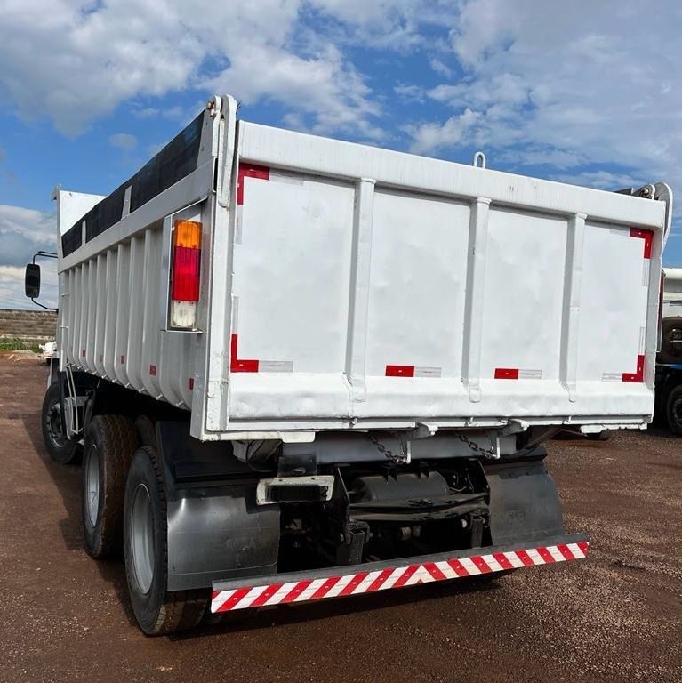 CAMINHÃO BASCULANTE MERCEDES-BENZ 2423 6X4 - Imagem 4