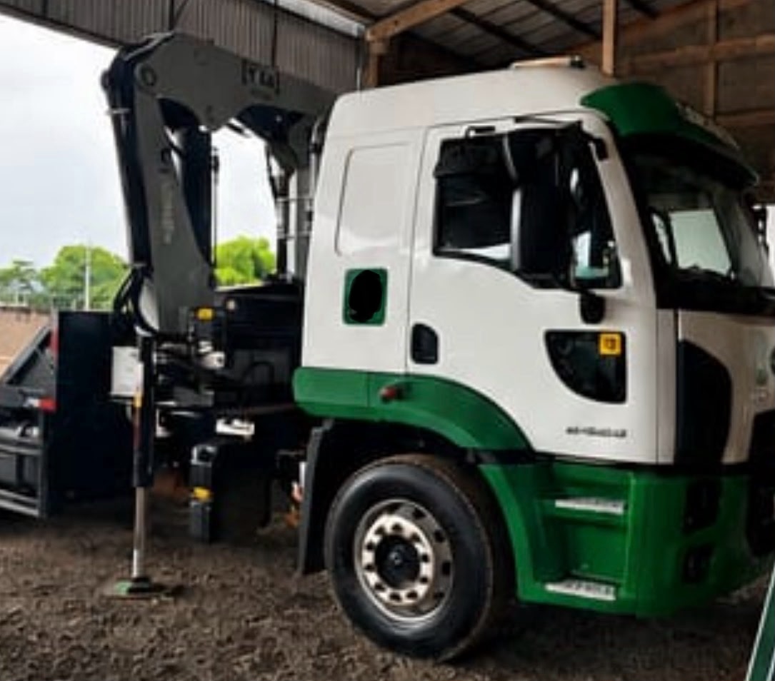 Ford Cargo 2423 com Munck TKA 48.700 Ano 2023 – Pronto para Trabalhar. - Imagem 4
