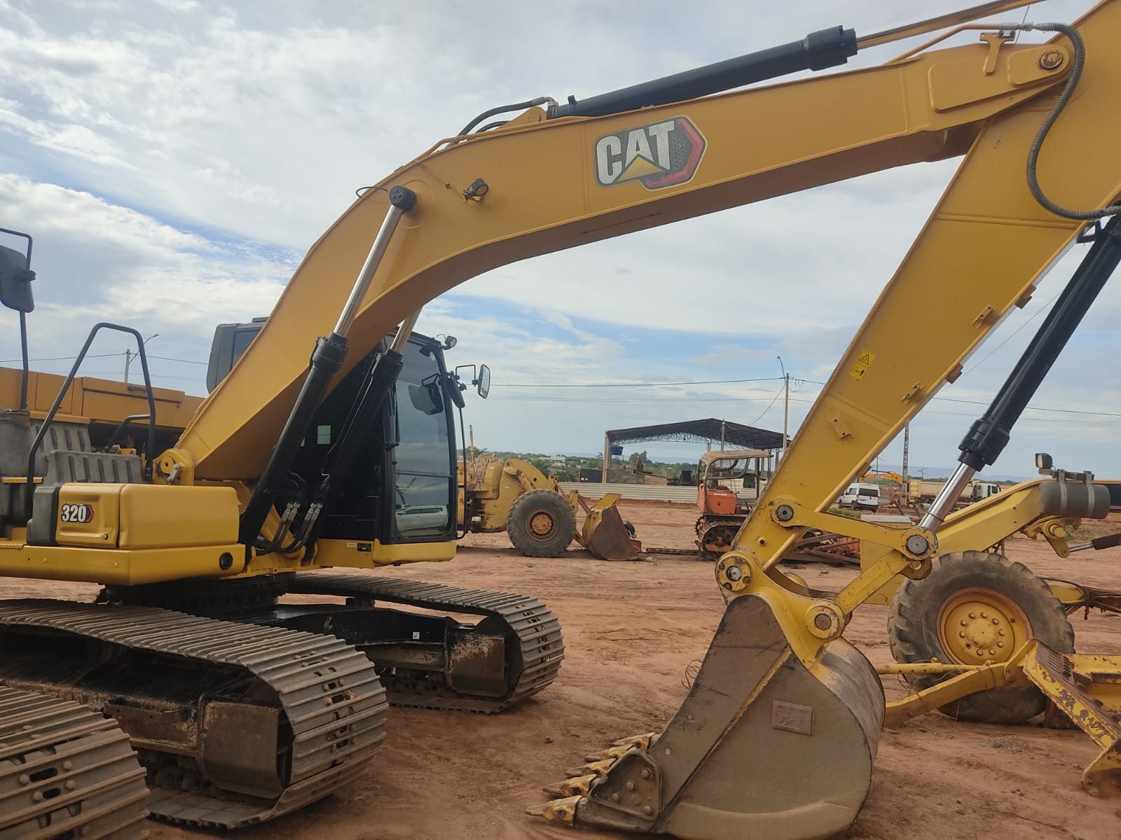 ESCAVADEIRAS CATERPILLAR 320 ANO 2021 - Imagem 3