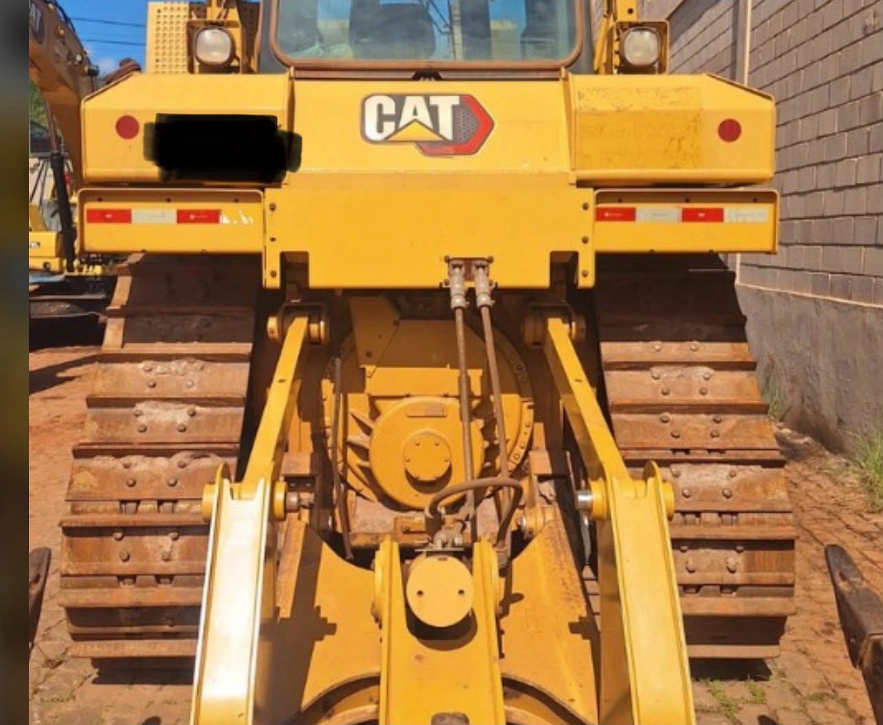 TRATOR DE ESTEIRAS CATERPILLAR D6T – ANO 2023 - Imagem 3