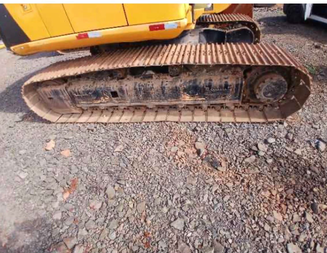ESCAVADEIRA HIDRÁULICA JCB JS130 - Imagem 4